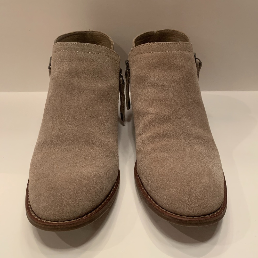 Dolce Vita Saira Tan Suede Zipper Ankle Booties 8